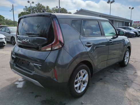Used 2025 Kia Soul LX w/ LX Technology Package FWD image 5