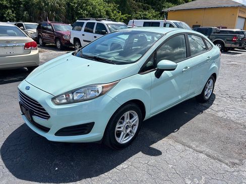 Used 2019 Ford Fiesta SE FWD image 3