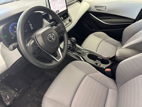 Used 2025 Toyota Corolla SE w/ SE Premium Package FWD image 9