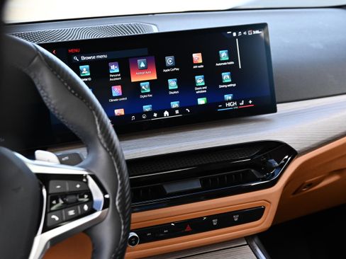 Used 2025 BMW 330i xDrive Sedan w/ Convenience Package image 22