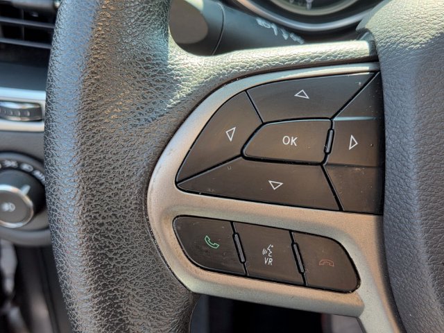 Used 2019 Jeep Cherokee Latitude w/ Popular Appearance Group FWD image 25