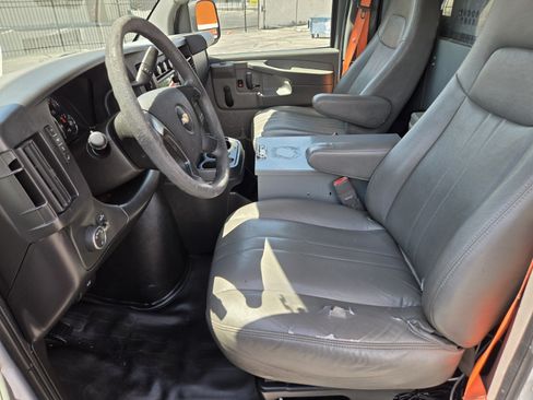 Used 2013 Chevrolet Express 2500 RWD image 7