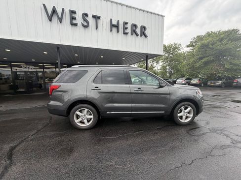 Used 2017 Ford Explorer XLT w/ Equipment Group 202A AWD/4WD image 9