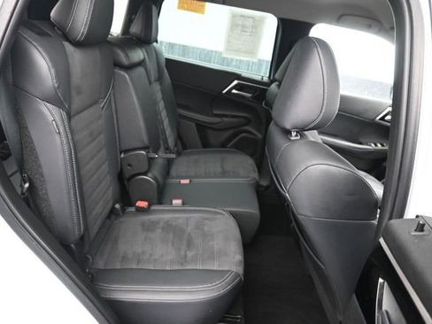 Used 2023 Mitsubishi Outlander SE AWD/4WD image 8