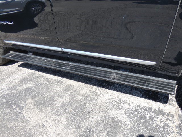 Used 2023 GMC Yukon XL Denali AWD/4WD image 7