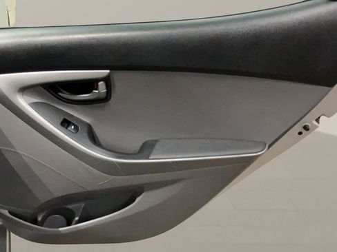 Used 2015 Hyundai Elantra SE image 19