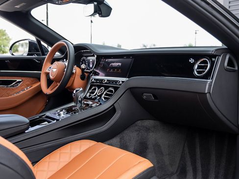 Used 2022 Bentley Continental GT image 37