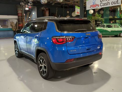 Used 2024 Jeep Compass Limited AWD/4WD image 10