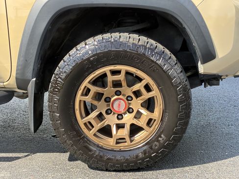 Used 2020 Toyota Tacoma TRD Off-Road AWD/4WD image 6