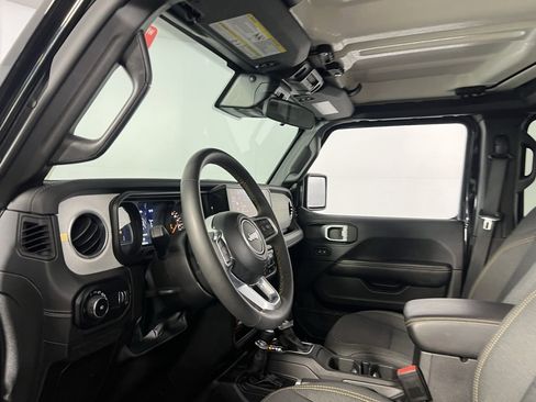 Certified 2025 Jeep Wrangler Sahara image 20