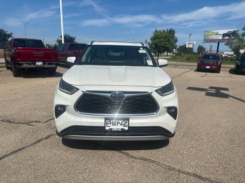 Used 2020 Toyota Highlander Limited AWD/4WD image 2