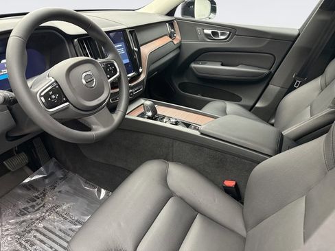 Used 2023 Volvo XC60 B5 Plus w/ Climate Package image 10
