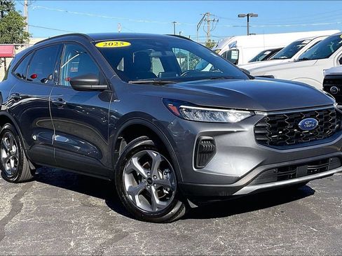 Certified 2025 Ford Escape ST-Line AWD/4WD image 35