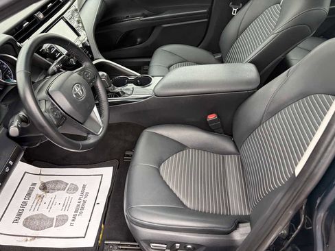 Used 2019 Toyota Camry SE w/ Carpet Mat Package FWD image 10