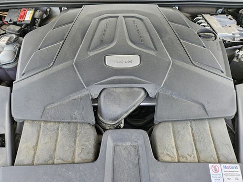 Certified 2022 Porsche Cayenne AWD/4WD image 30
