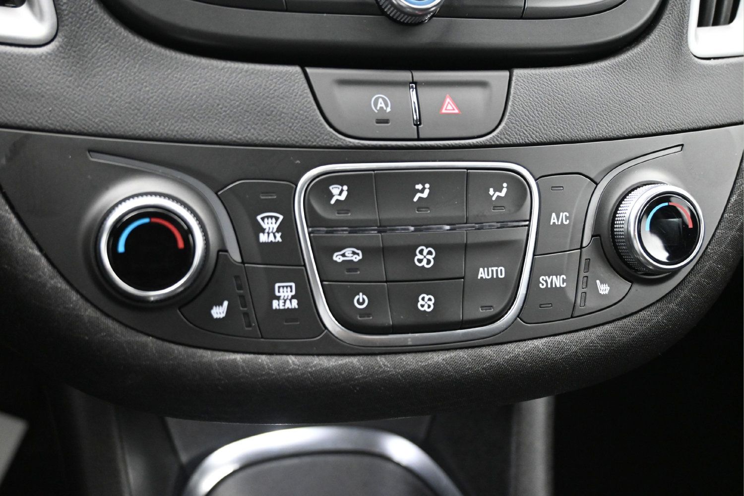 Used 2025 Chevrolet Malibu LT FWD image 24