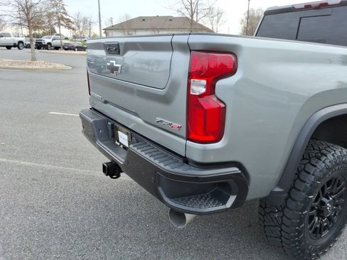 Used 2024 Chevrolet Silverado 2500 ZR2 w/ Technology Package image 16