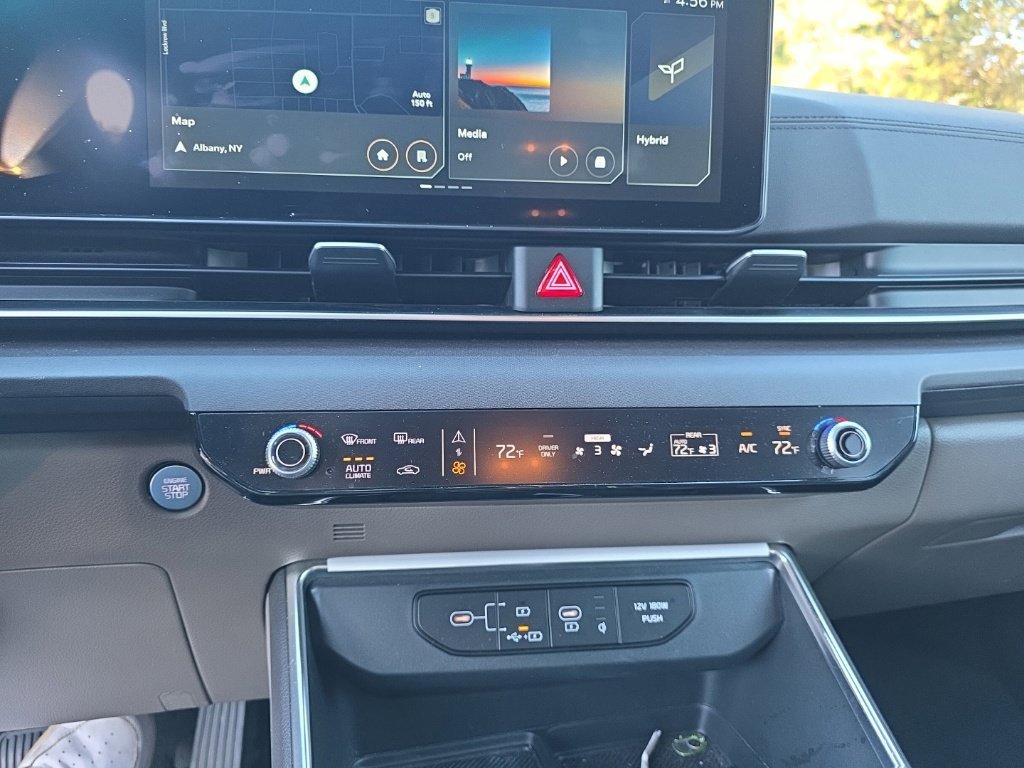 Used 2025 Kia Carnival EX FWD image 21