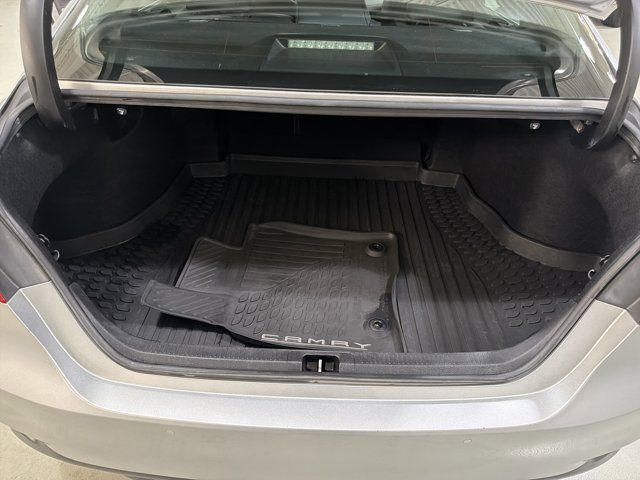 Used 2018 Toyota Camry XLE FWD image 12