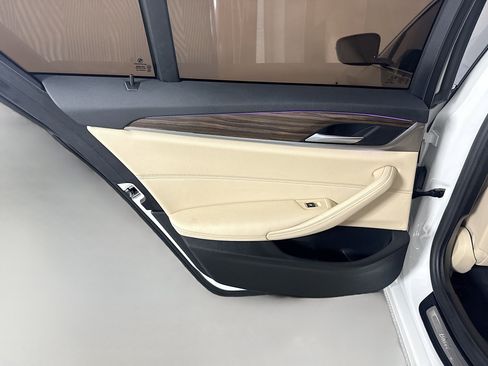 Used 2022 BMW 540i w/ Convenience Package image 26