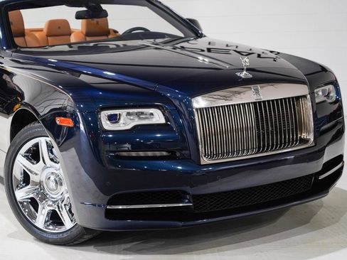 Used 2017 Rolls-Royce Dawn image 25