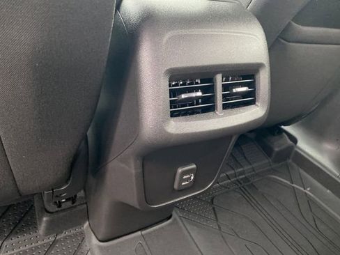 Certified 2024 Chevrolet Equinox LT AWD/4WD image 18