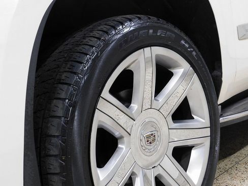 Used 2015 Cadillac Escalade Luxury image 22