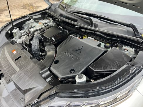 Used 2023 Mitsubishi Outlander SE image 37