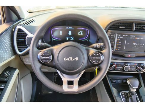 Used 2025 Kia Soul LX w/ LX Technology Package image 20