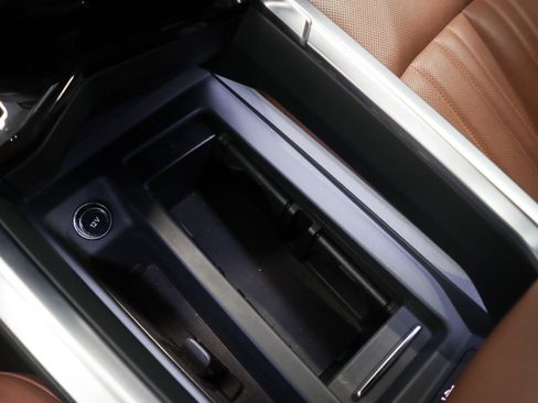 Used 2024 Audi Q8 e-tron Premium Plus image 28