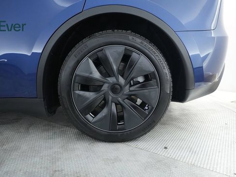 Used 2024 Tesla Model Y 2WD image 9