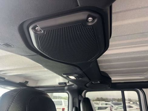 Used 2018 Jeep Wrangler Unlimited Sahara w/ Dual Top Group AWD/4WD image 17