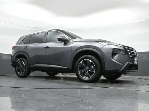 Used 2025 Nissan Rogue SV AWD/4WD image 43