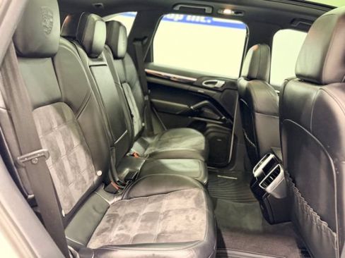 Used 2018 Porsche Cayenne Platinum Edition AWD/4WD image 29