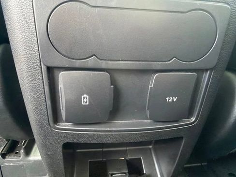 Used 2023 Ford Explorer XLT w/ Equipment Group 202A AWD/4WD image 21