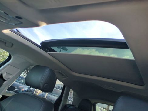 Used 2019 Audi e-tron Prestige w/ Prestige Package image 18