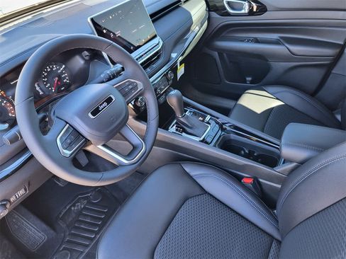 New 2026 Jeep Compass Latitude image 9