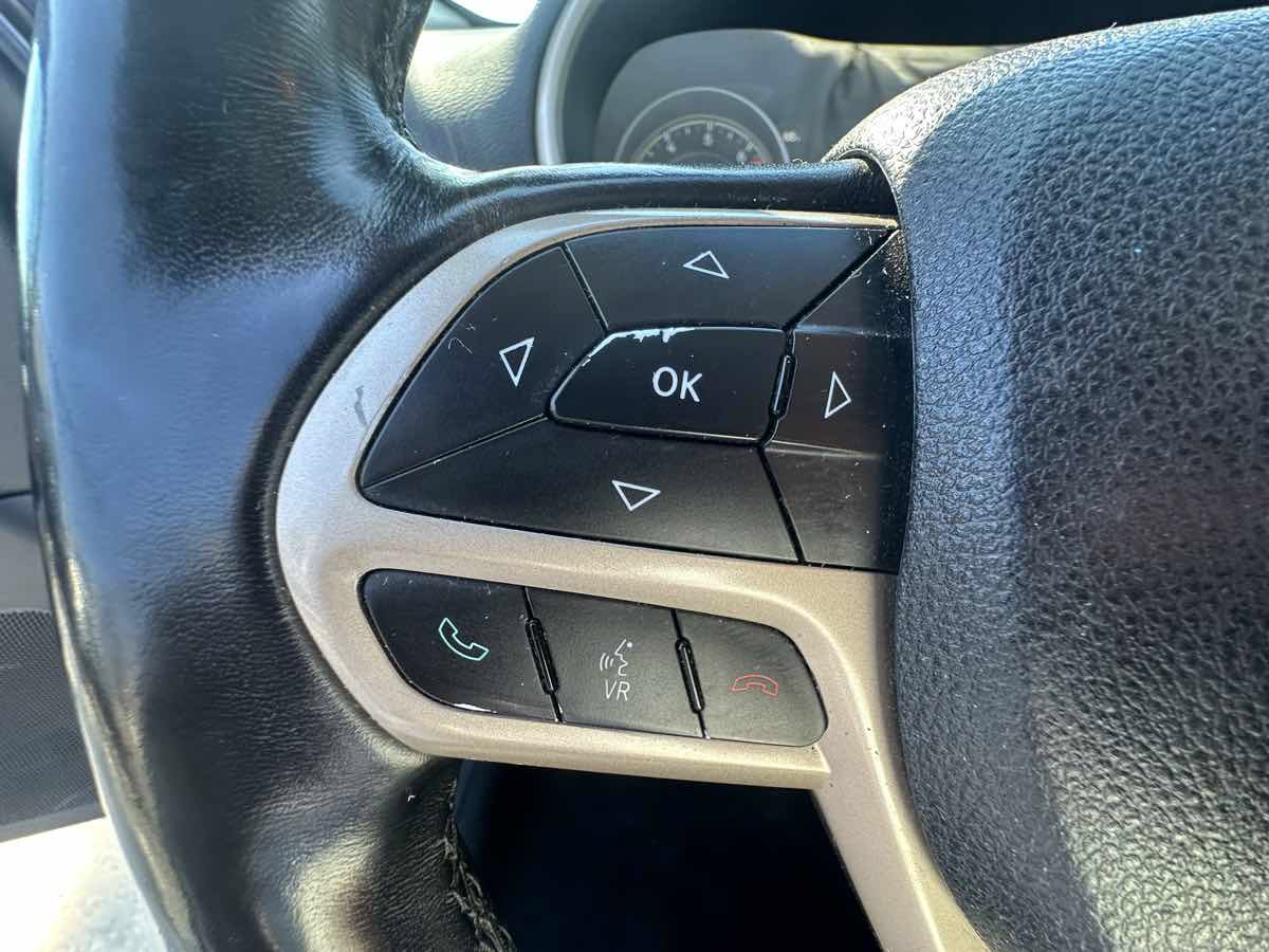 Used 2017 Jeep Cherokee Limited AWD/4WD image 15