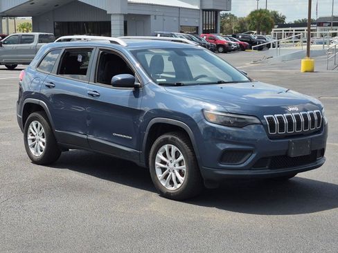 Used 2020 Jeep Cherokee Latitude w/ Cold Weather Group AWD/4WD image 3