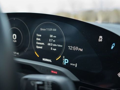 Used 2022 Porsche Taycan image 29