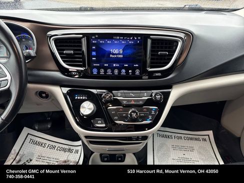 Used 2017 Chrysler Pacifica Touring-L image 19