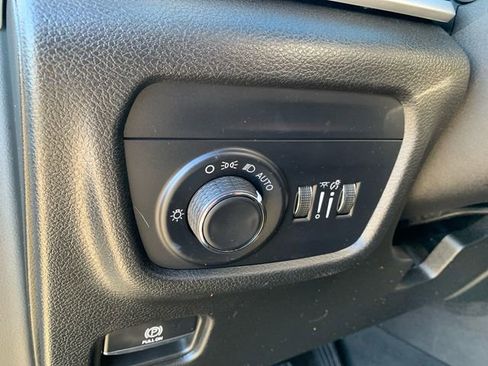 Used 2023 Jeep Grand Cherokee L Laredo image 18