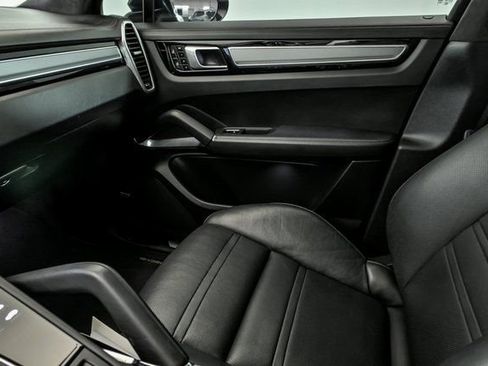 Used 2020 Porsche Cayenne Turbo image 25