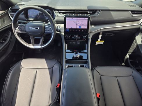 Used 2025 Jeep Grand Cherokee Limited RWD image 21