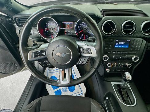 Used 2018 Ford Mustang Coupe RWD image 12