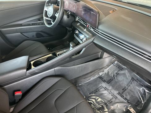 Used 2023 Hyundai Elantra SEL w/ Convenience Package FWD image 18