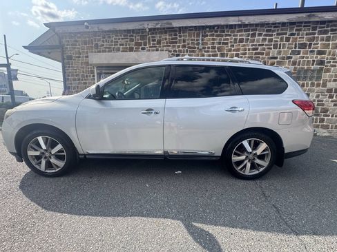 Used 2015 Nissan Pathfinder Platinum w/ Cargo Package FWD image 3