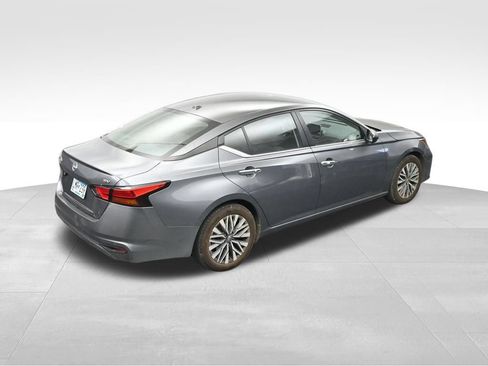 Used 2024 Nissan Altima 2.5 SV FWD image 21