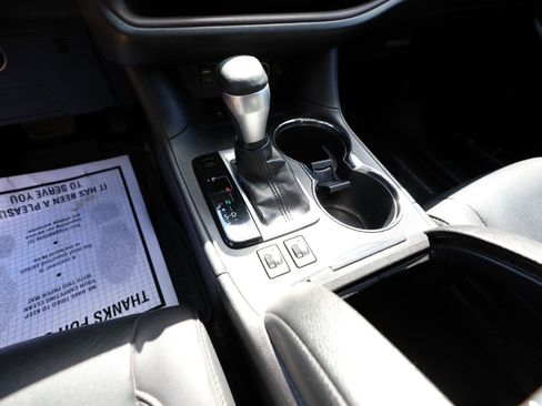 Used 2019 Toyota Highlander XLE image 22