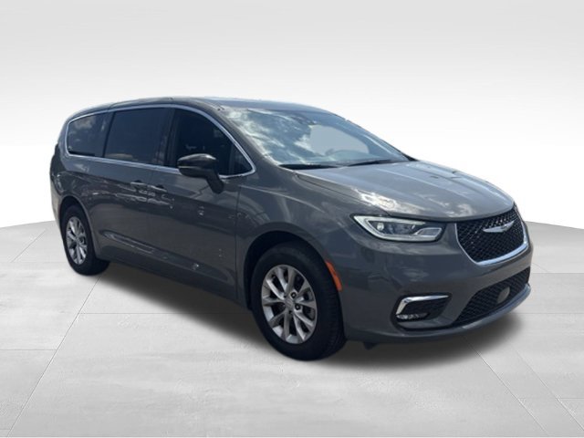 Used 2025 Chrysler Pacifica Select AWD/4WD image 9